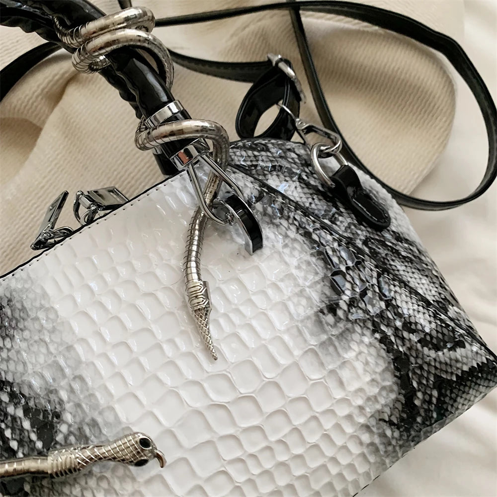 🍒Designer luxury bags for women crocodile pattern grab bag with top-handle hardware wild shoulder crossbody handbag with snake design  Sweet Slippy Snakey