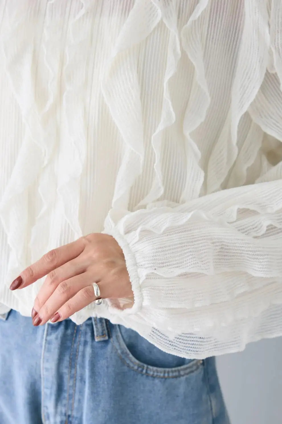 🍒Long slleeved ruffle blouse smart casual dress shirts niche ruffle edge round neck long sleeve party tops for women Get The Edge With A Ruffle