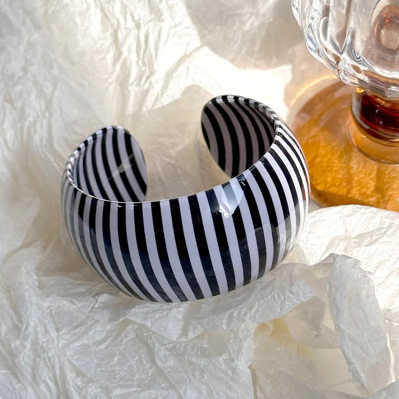 🍒Black and white striped wide bangle thick resin C shape open cuff bangle for women suitable holiday costume jewellery