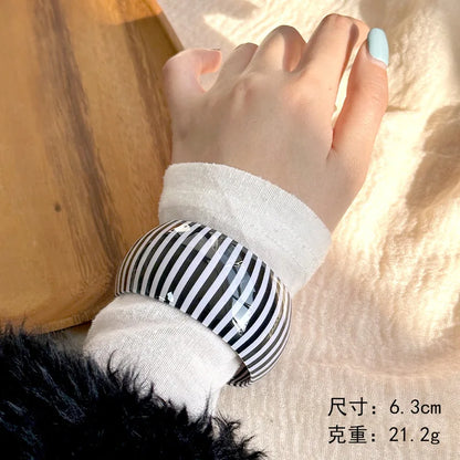 🍒Black and white striped wide bangle thick resin C shape open cuff bangle for women suitable holiday costume jewellery