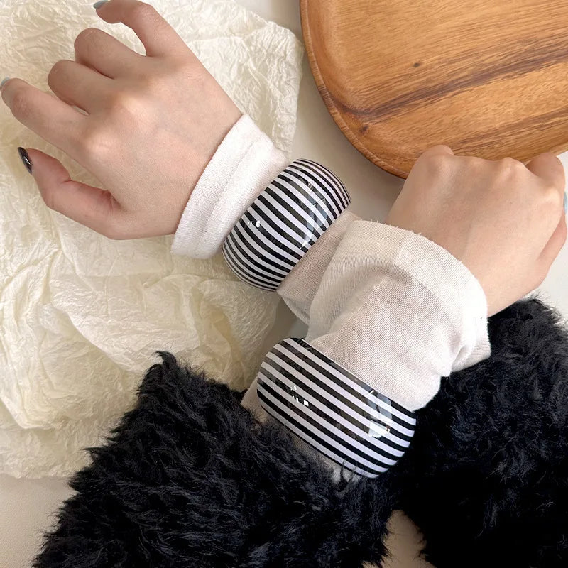 🍒Black and white striped wide bangle thick resin C shape open cuff bangle for women suitable holiday costume jewellery