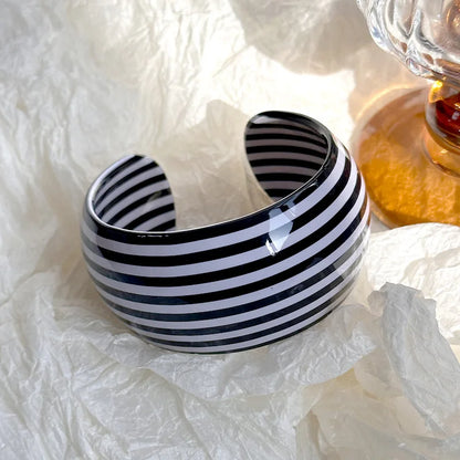 🍒Black and white striped wide bangle thick resin C shape open cuff bangle for women suitable holiday costume jewellery