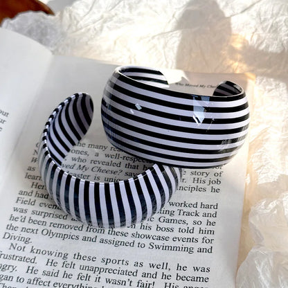 🍒Black and white striped wide bangle thick resin C shape open cuff bangle for women suitable holiday costume jewellery