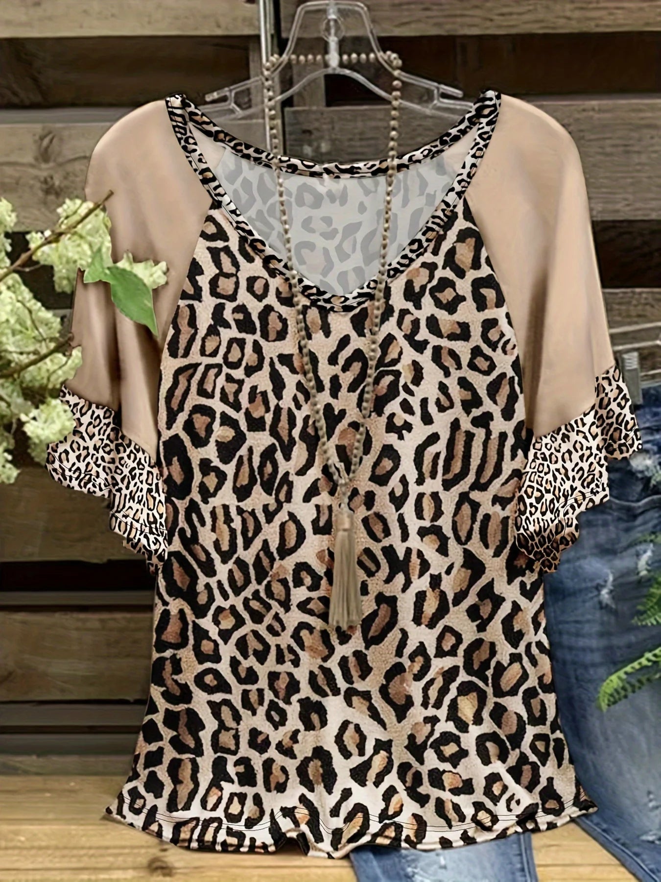 🍒Plus size leopard print clothing t-shirt with v-neck short sleeve tee smart casual women's plus size clothing Enjoy A Choclate Caramel Animal