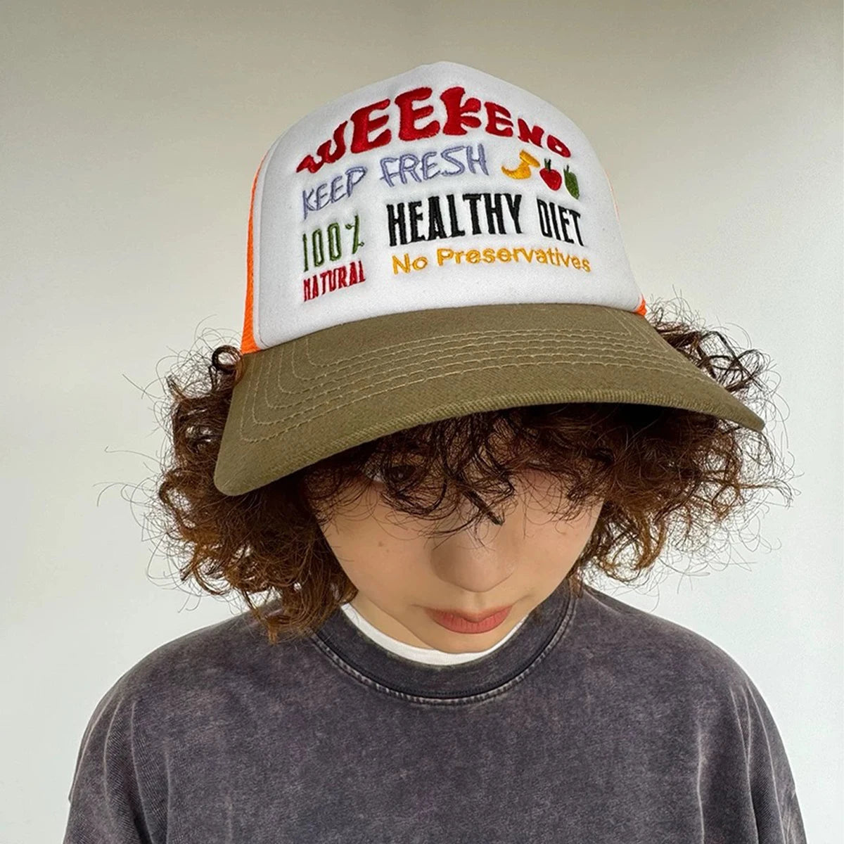 🍒Embroidered baseball caps fresh fruit and wording motif baseball hats unisex fashion colour block trucker caps sunshade casual breathable versatile accessories