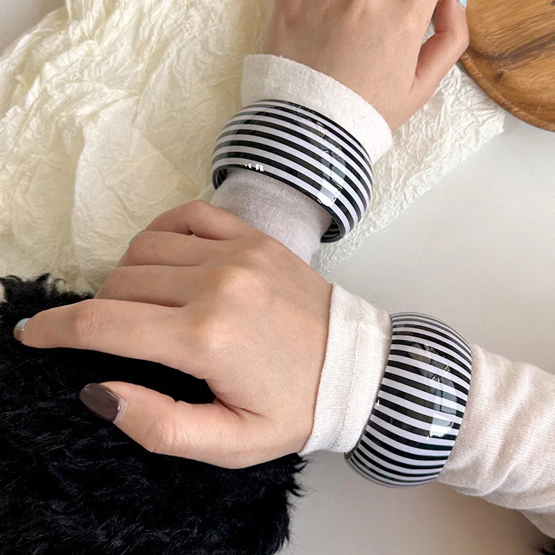 🍒Black and white striped wide bangle thick resin C shape open cuff bangle for women suitable holiday costume jewellery