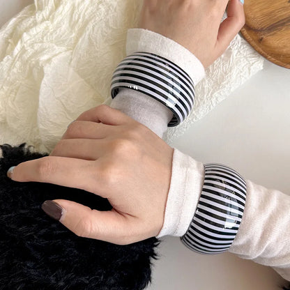 🍒Black and white striped wide bangle thick resin C shape open cuff bangle for women suitable holiday costume jewellery