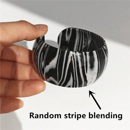 🍒Black and white striped wide bangle thick resin C shape open cuff bangle for women suitable holiday costume jewellery